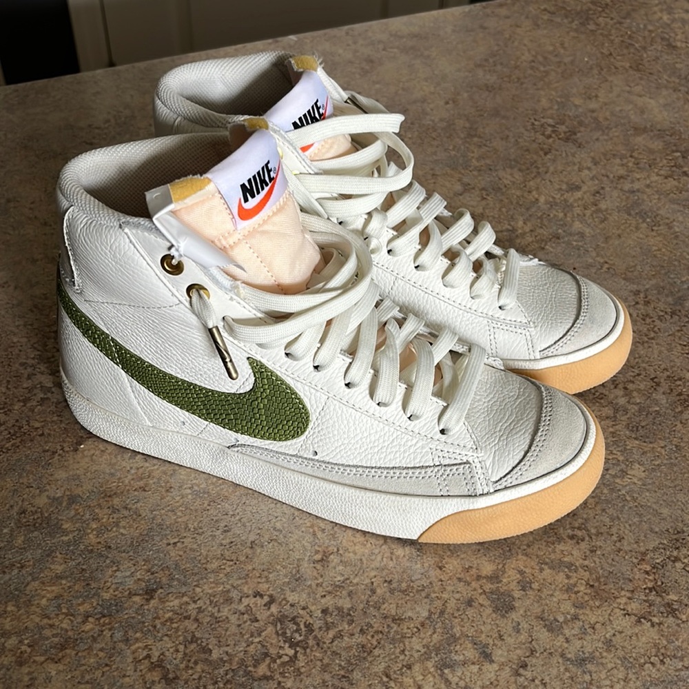 Nike blazers size 6